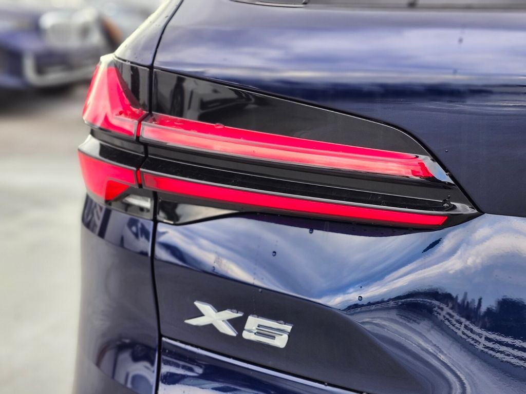 Used 2026 Blue BMW xDrive40i image 9