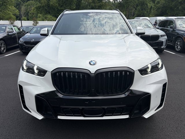 New 2026 Mineral White Metallic BMW xDrive40i image 2
