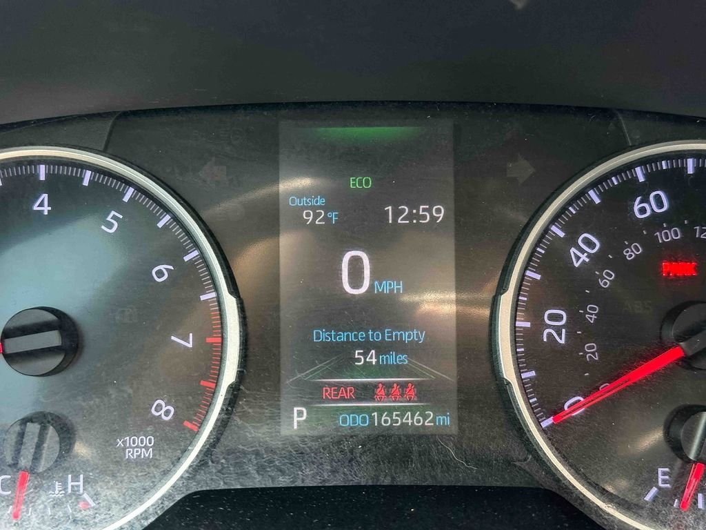 2020 Toyota RAV4 LE - Photo 25