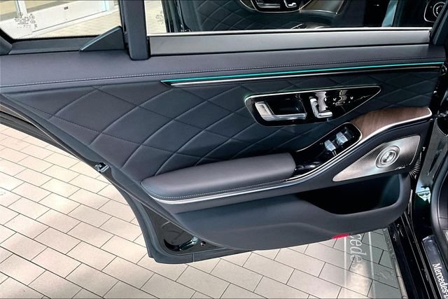 New 2027 Emerald Green Metallic Mercedes-Benz S 580 image 26