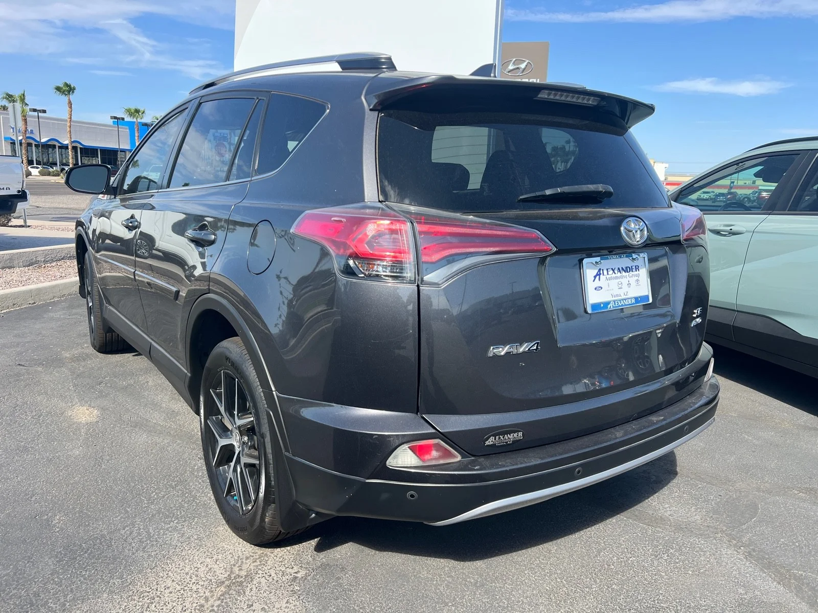 Used 2018 Magnetic Gray Metallic Toyota SE image 5
