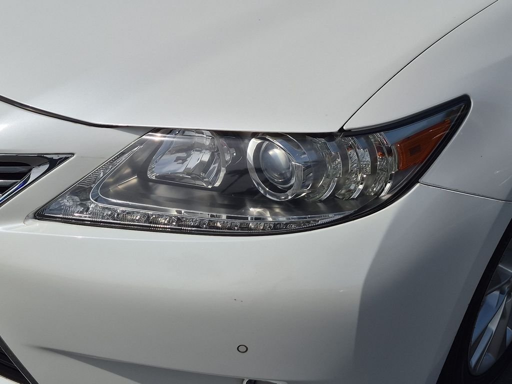 2014 Lexus ES 300h - Photo 9