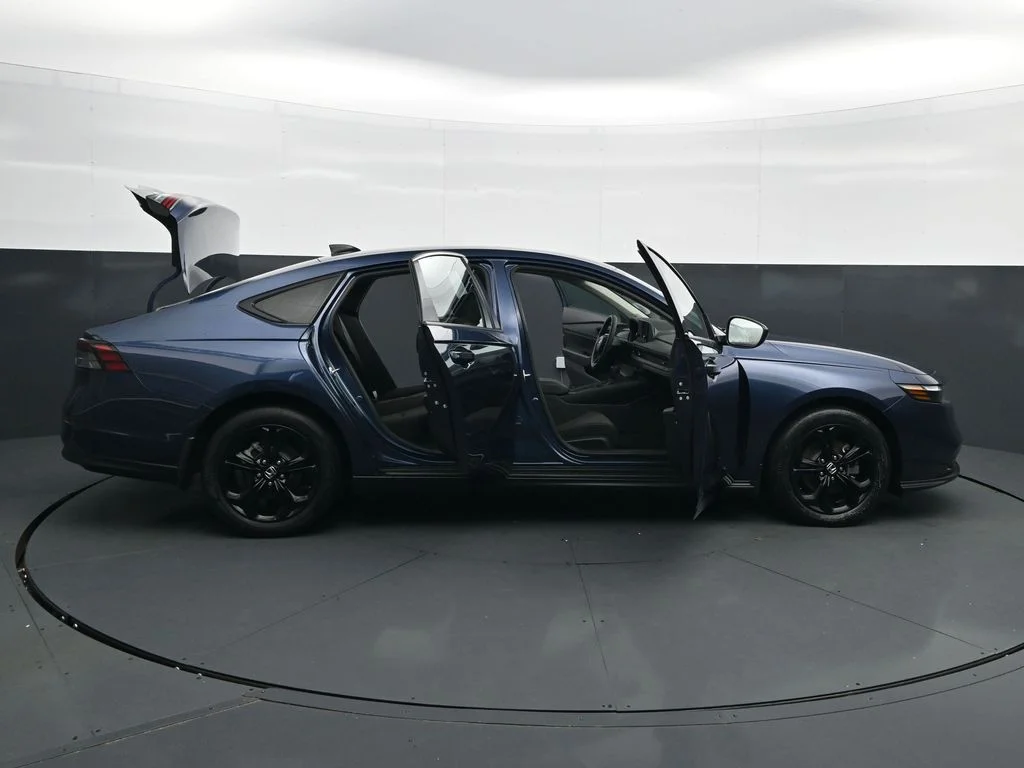 Used 2025  Honda SE image 49