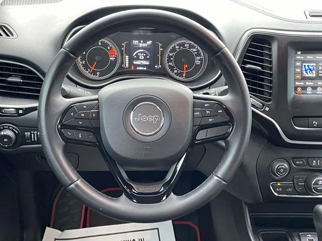 Certified Used 2019 Diamond Black Jeep Latitude Plus image 13