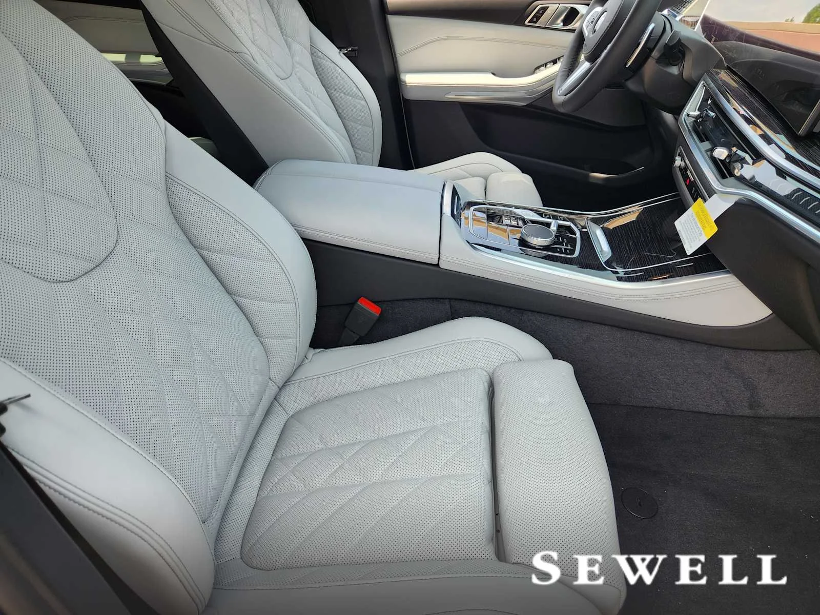New 2026 Mineral White Metallic BMW sDrive40i image 5