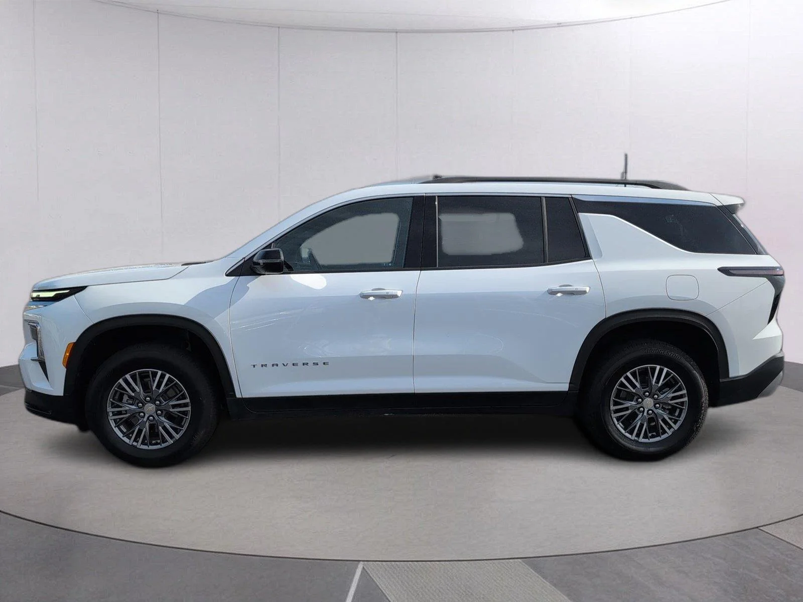 Used 2025 Summit White Chevrolet LT image 2