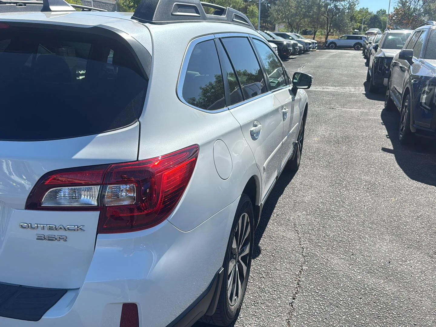 Used 2017 Crystal White Pearl Subaru Limited image 5