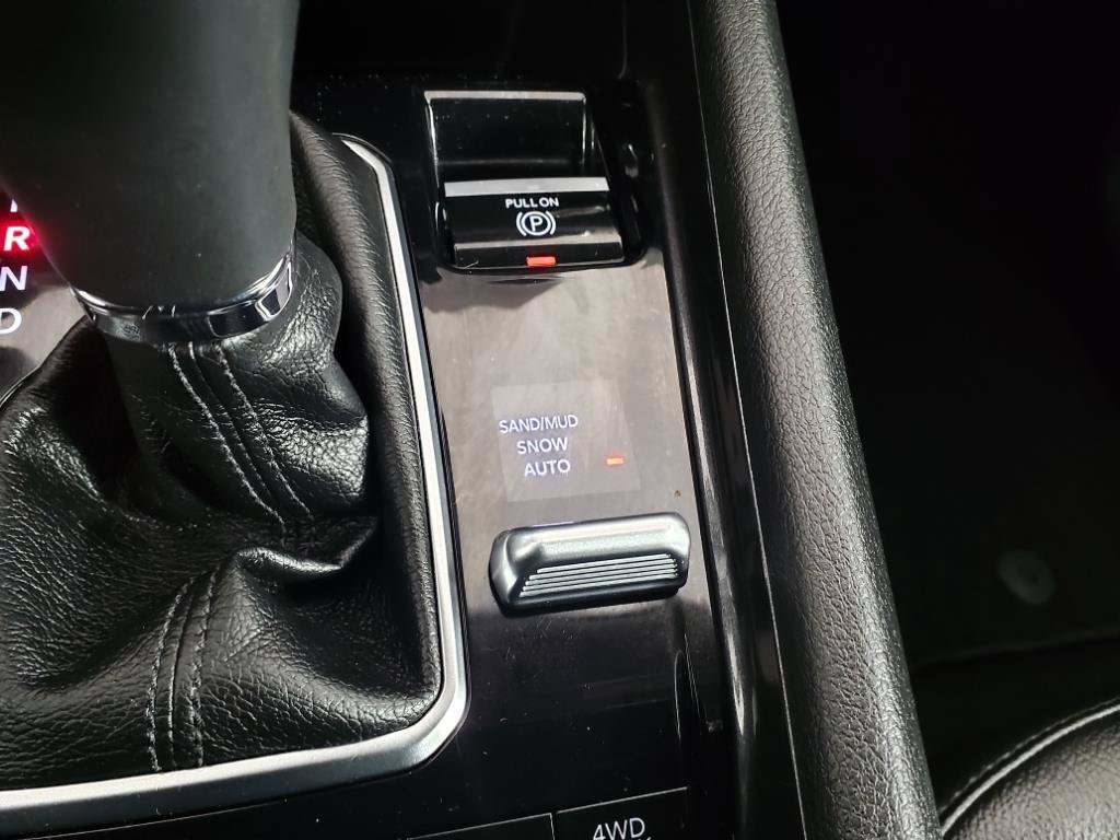Used 2022 White Jeep Latitude Lux image 22