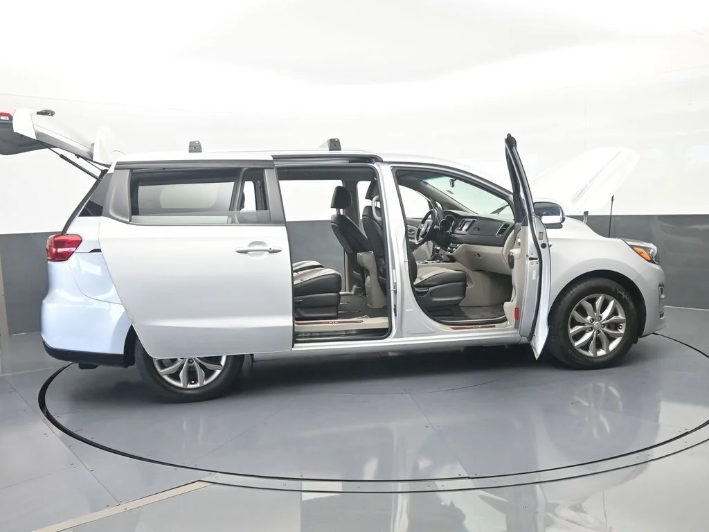 Used 2021 Silky Silver Kia EX image 63