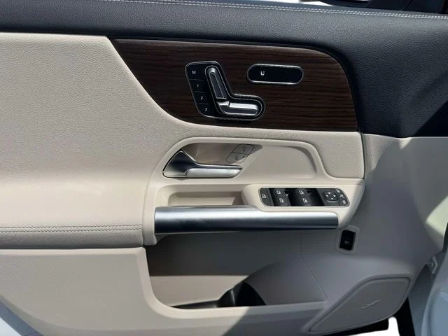 New 2026 Polar White Mercedes-Benz GLA 250 image 16