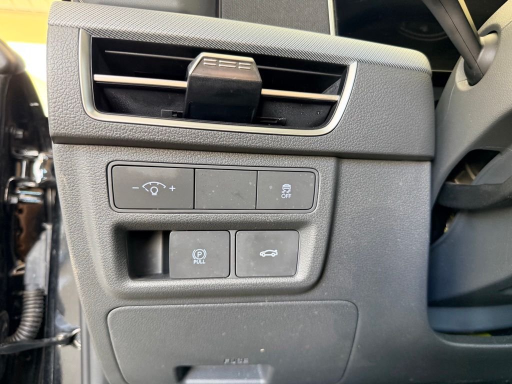Used 2025 Black Hyundai SEL image 18