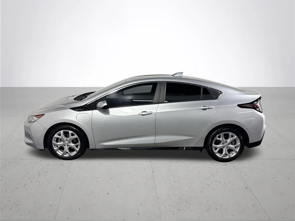 Used 2017 Silver Chevrolet Premier image 9