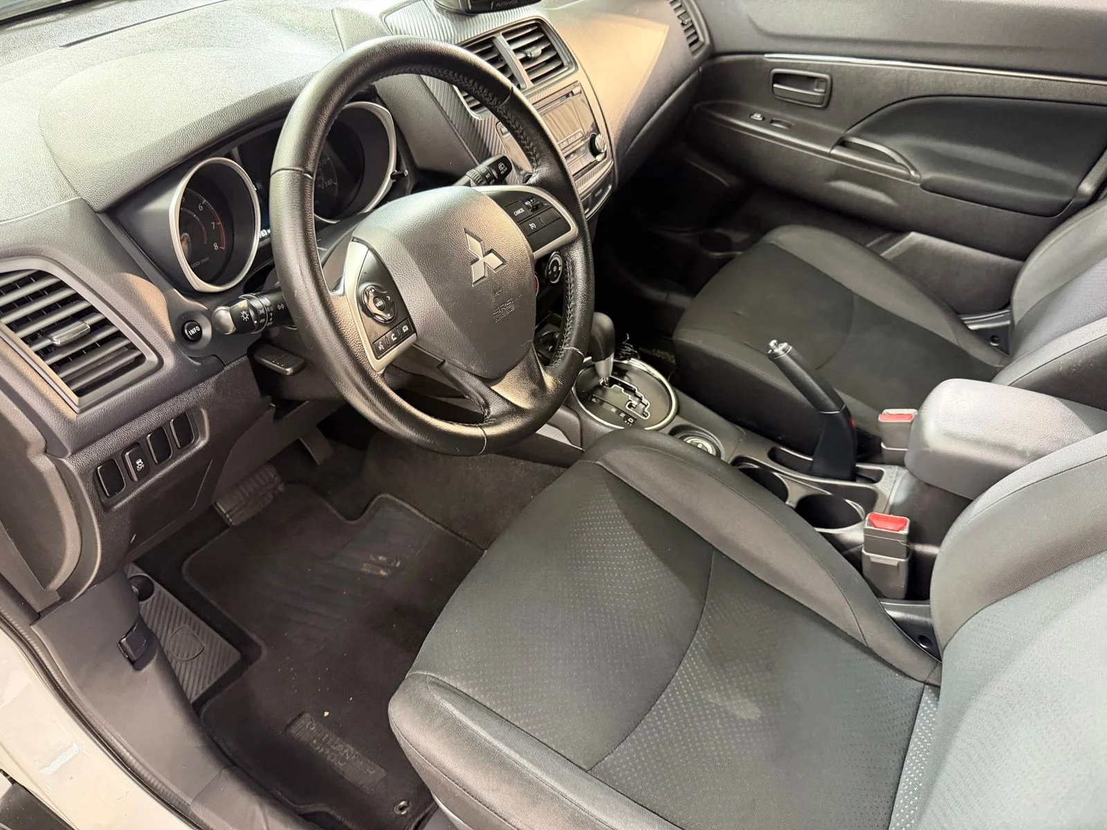 Used 2015  Mitsubishi ES image 10