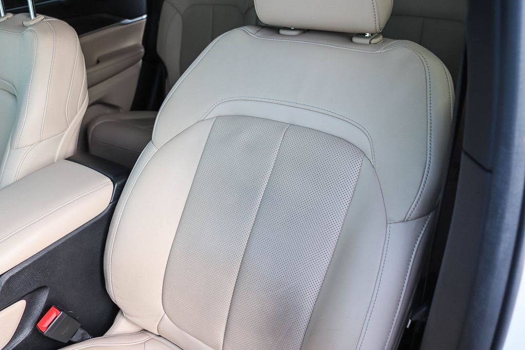 Used 2023 Bright White Clearcoat Jeep Limited image 29
