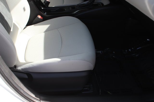 Used 2022 White Toyota LE image 27