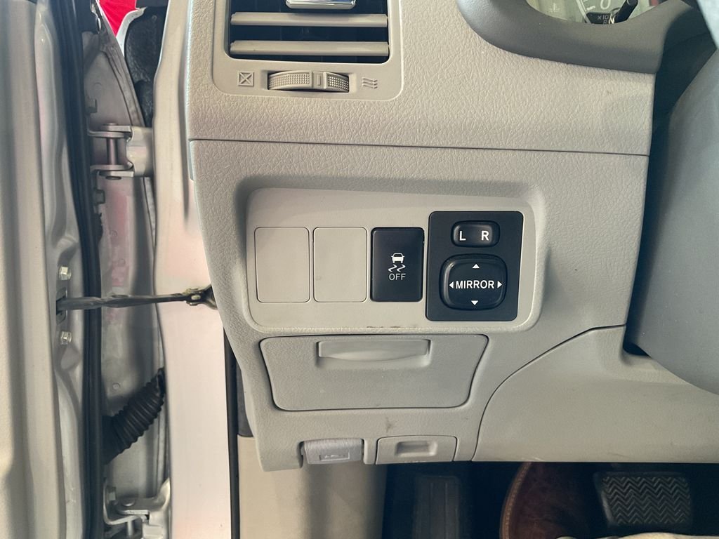 Used 2010  Toyota LE image 10