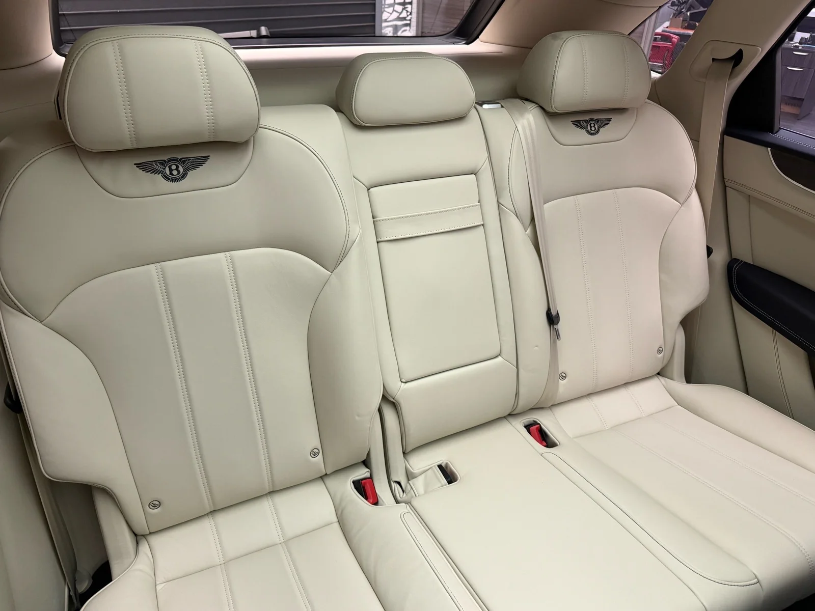 Used 2019 Dk. Blue Bentley V8 image 28