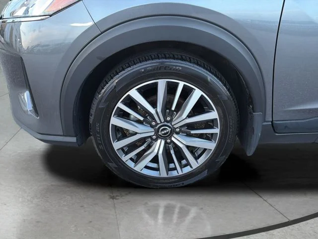 Used 2024 Gray Nissan SV image 29