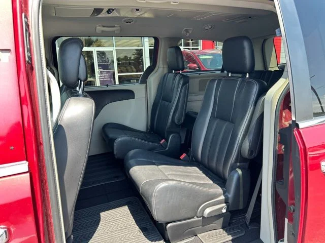 Used 2015 Red Chrysler Touring image 17