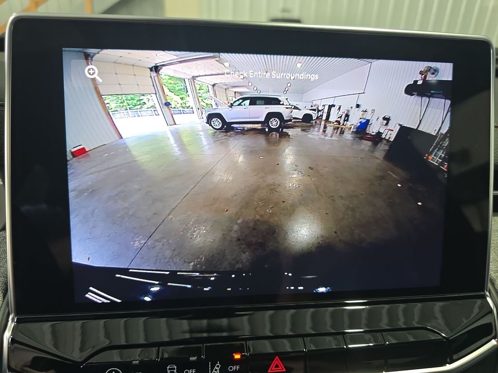 New 2026 Diamond Black Crystal Pearlcoat Jeep  image 22