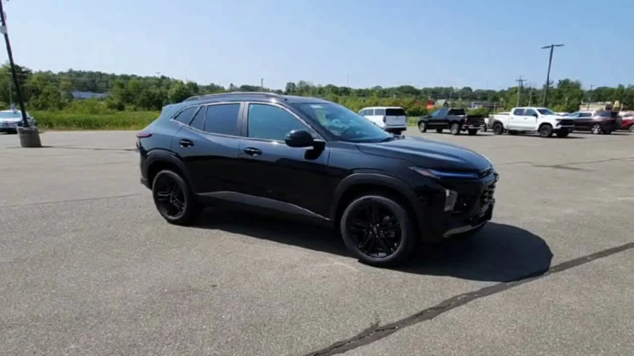 Used 2025 Mosaic Black Metallic Chevrolet ACTIV image 8