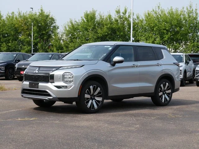 Certified 2025 Mitsubishi Outlander SE with VIN JA4J4VA81SZ060307 for sale in White Bear Lake, Minnesota