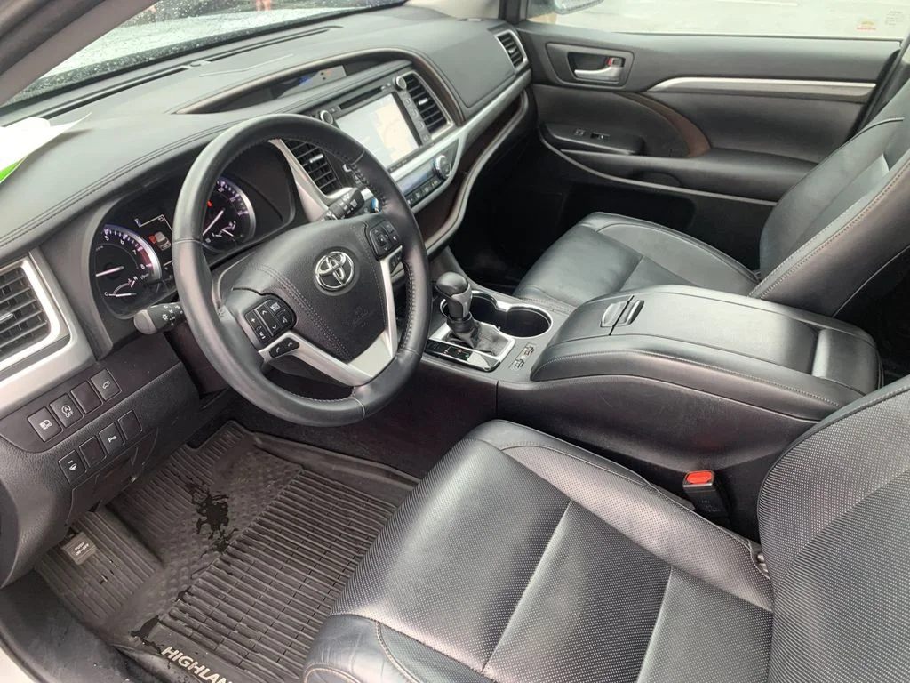 Used 2018 Silver Toyota Limited image 11