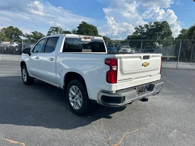 Used 2022 IRIDESCENT PEARL TRICOAT Chevrolet LTZ image 3