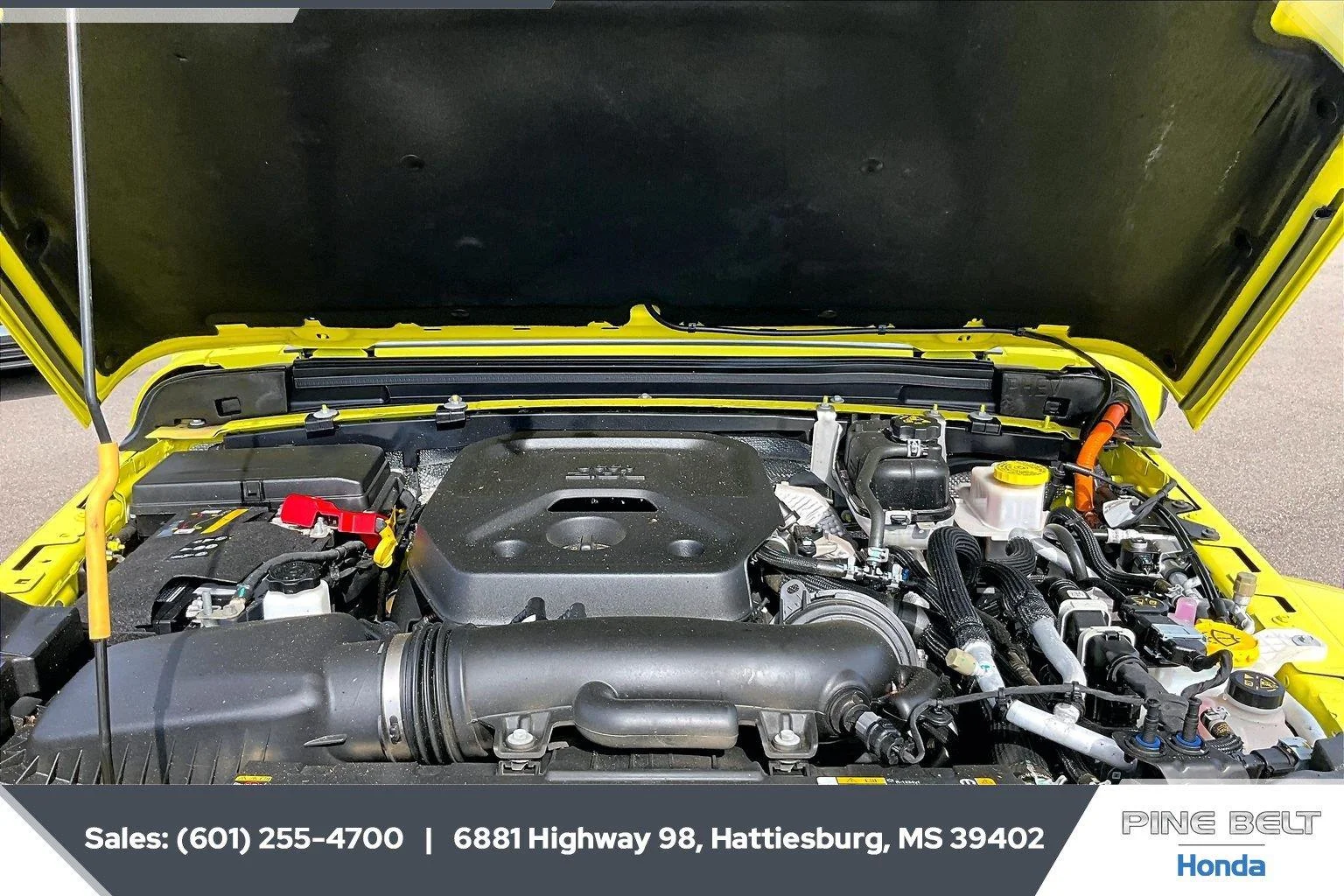 Used 2024 High Velocity Clearcoat Jeep Sahara image 8