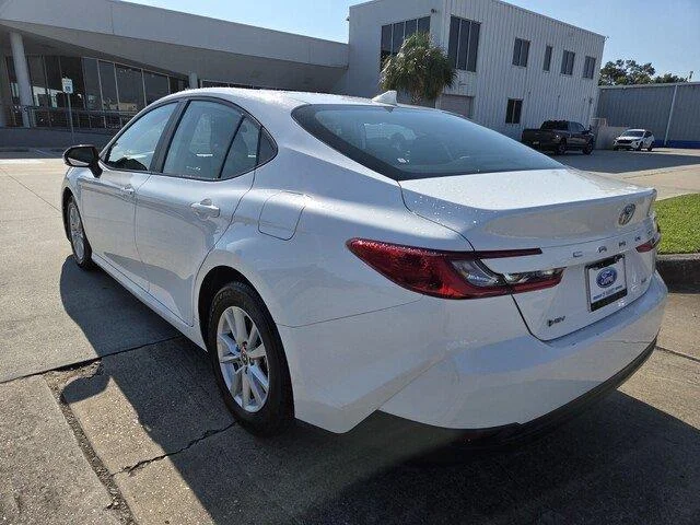 Used 2025 WHITE Toyota LE image 3
