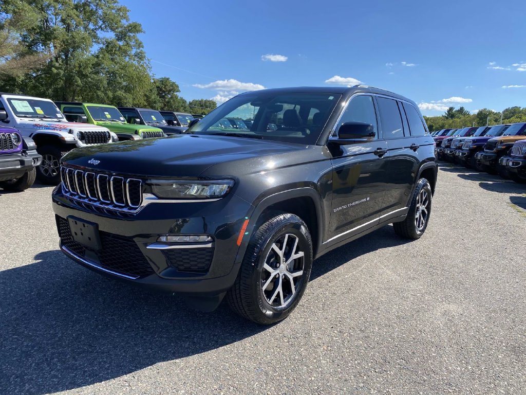 Certified Used 2023 Brown Jeep Limited image 9