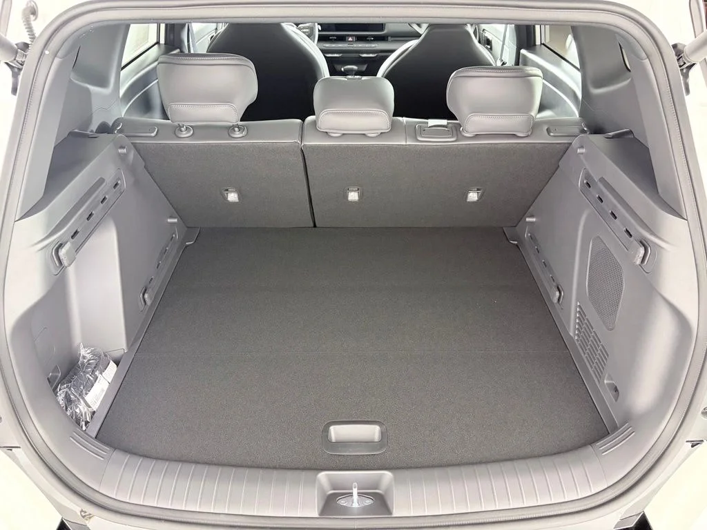New 2027 Snow White Pearl Kia SX X -Line image 20