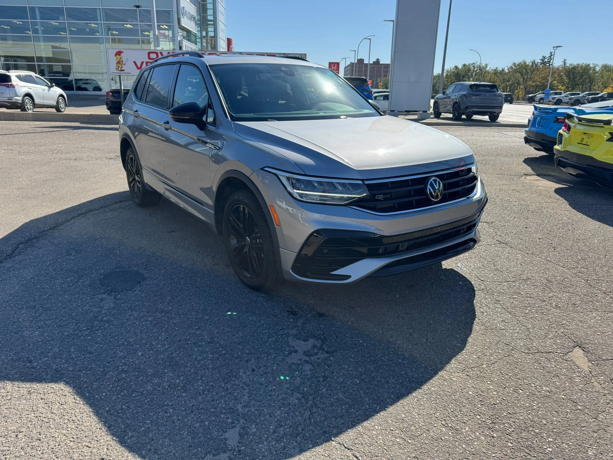 Certified Used 2022 Pyrite Silver Metallic Volkswagen Comfortline R-Line Black Edition*Adaptive Cruise | Remote Start | Htd Leather | Pano Roof | CarPlay image 5