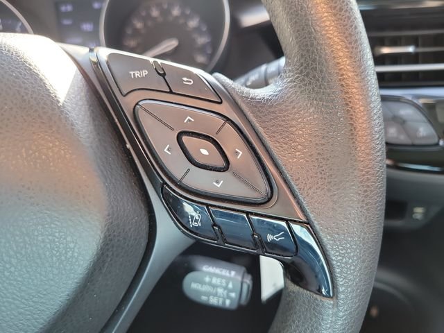 Used 2020 White Toyota LE image 25