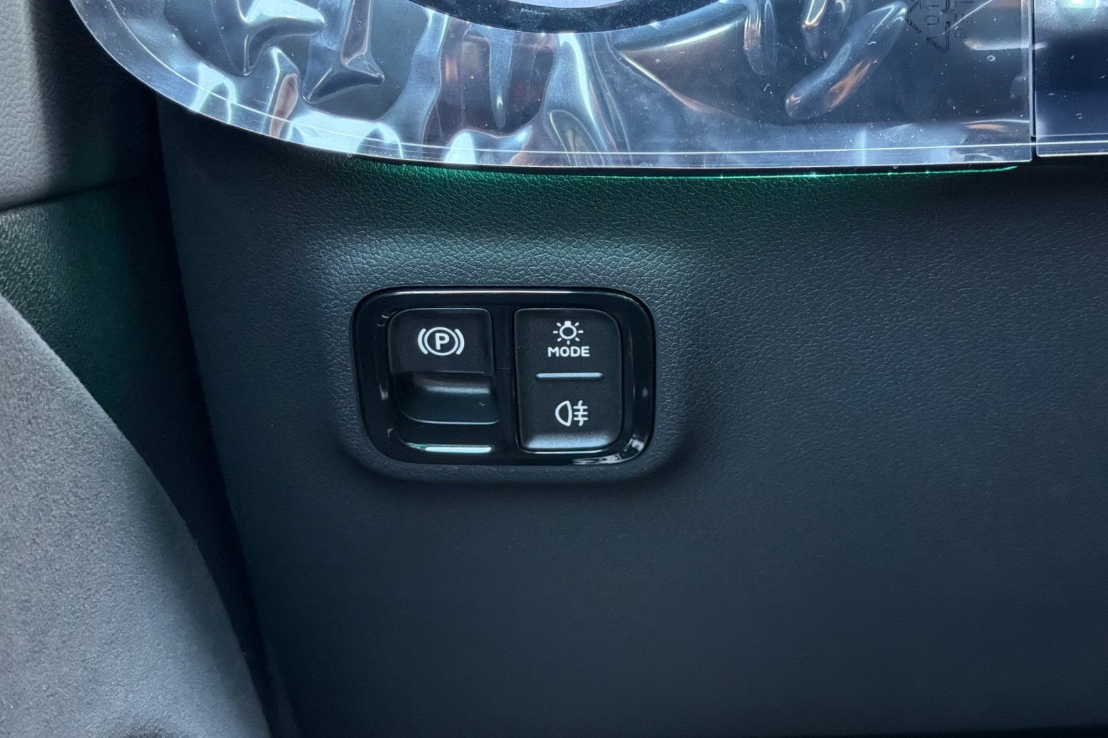 New 2027 MANUFAKTUR Alpine Grey Mercedes-Benz CLA 250+ image 28
