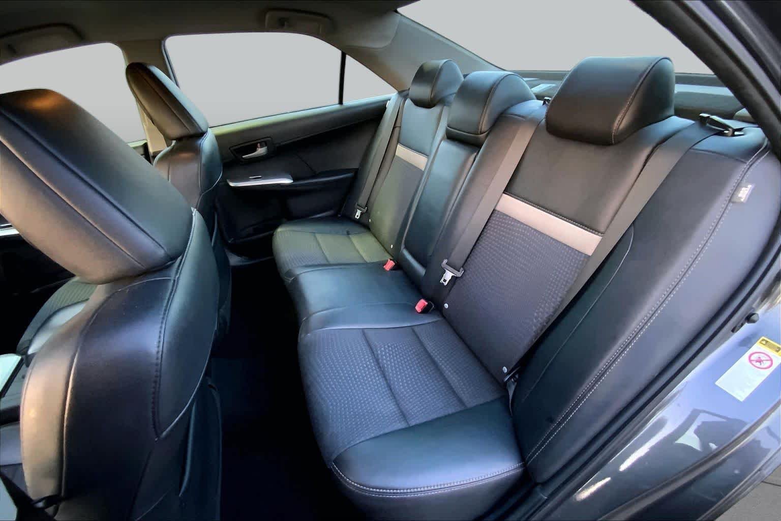 Used 2014 Magnetic Gray Metallic Toyota SE image 17