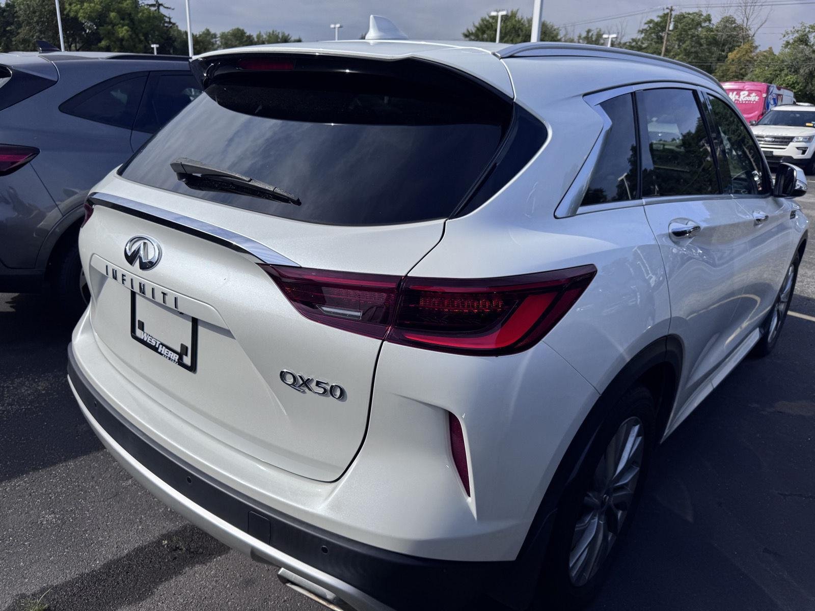 Used 2023 Radiant White INFINITI LUXE image 4