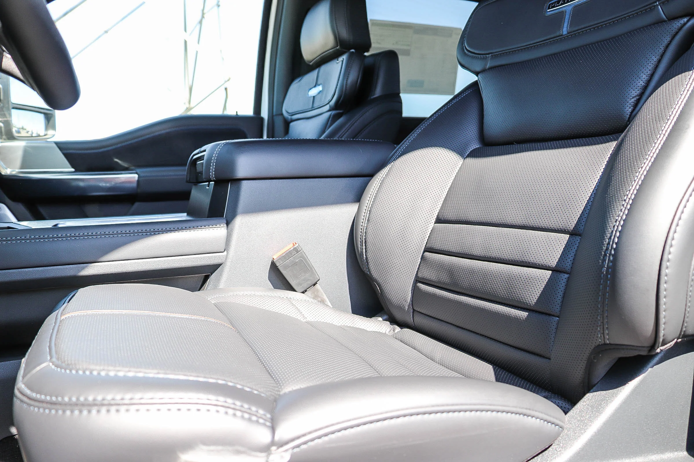 New 2026 Star White Metallic Tri-Coat Ford F-350® Platinum® image 25
