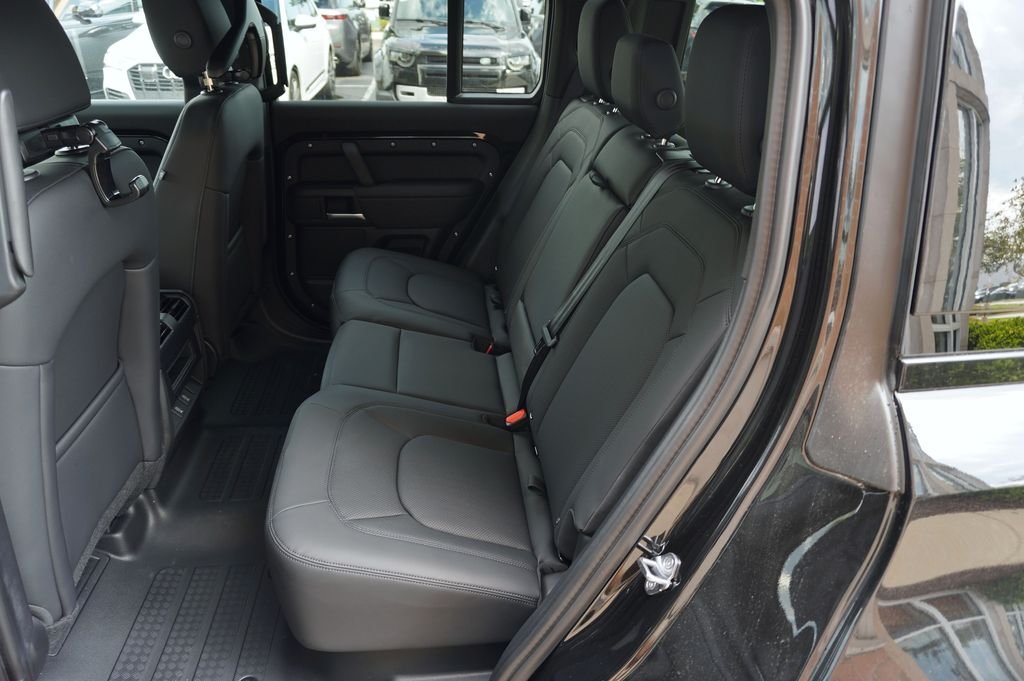 New 2026 Santorini Black Land Rover S image 28