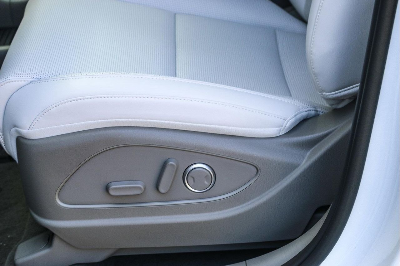New 2026 White Hyundai SEL image 49