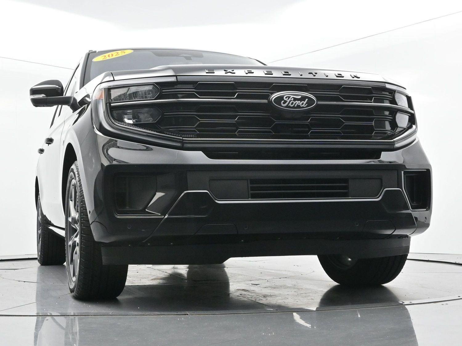 Used 2025 Agate Black Ford Platinum image 60