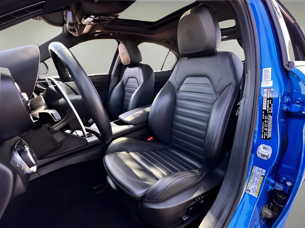 Used 2024 Blue Alfa Romeo Veloce image 6