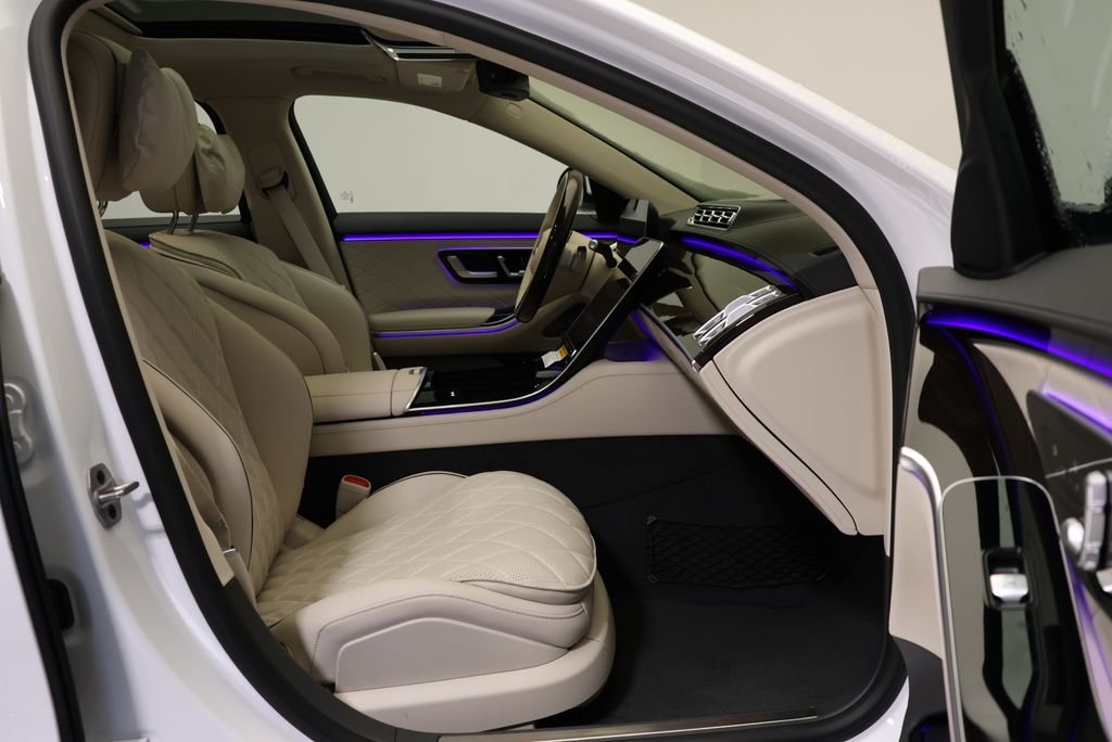 New 2026 MANUFAKTUR Moonlight White Metallic Mercedes-Benz S 580 image 47