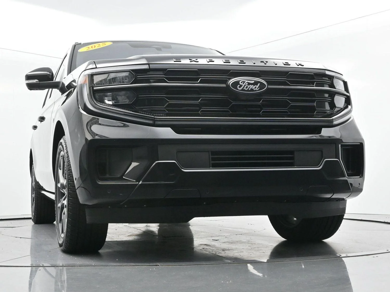 Used 2025 Black Ford Platinum image 60