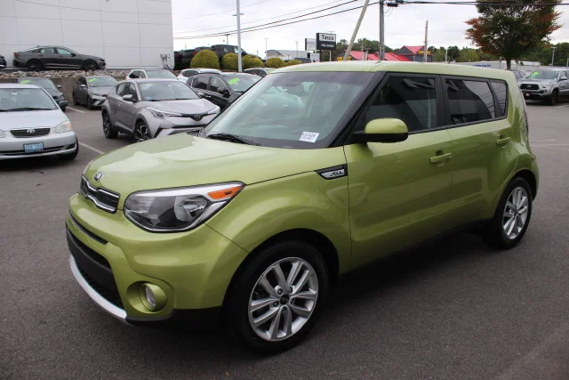 Used 2018 Green Kia Plus image 2