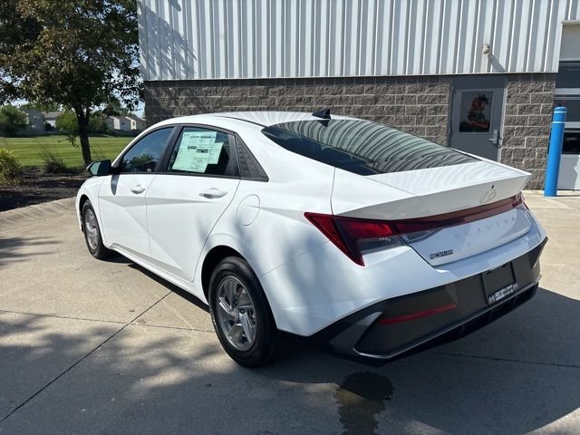 New 2026 White Hyundai SE image 8