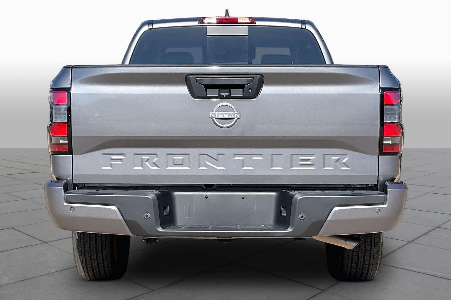Used 2025 Gun Metallic Nissan SV image 5