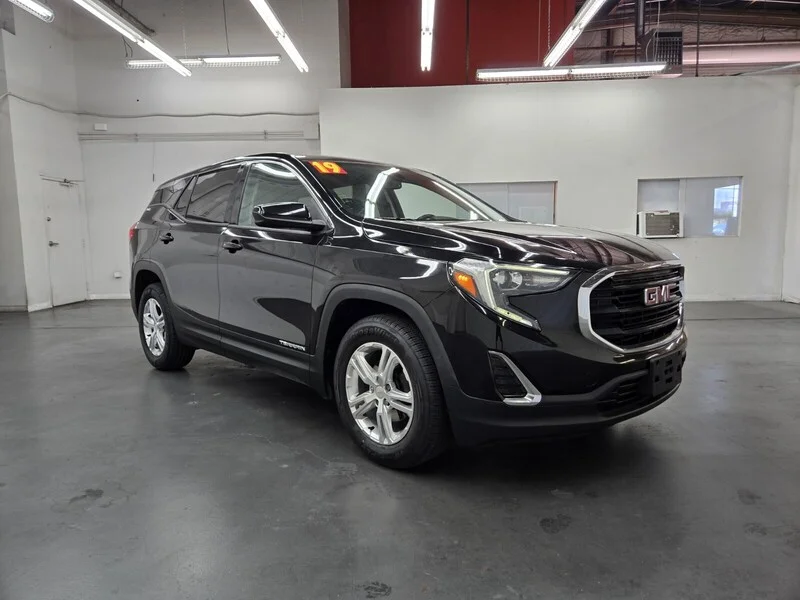 Used 2019 Ebony Twilight Metallic GMC SLE image 4