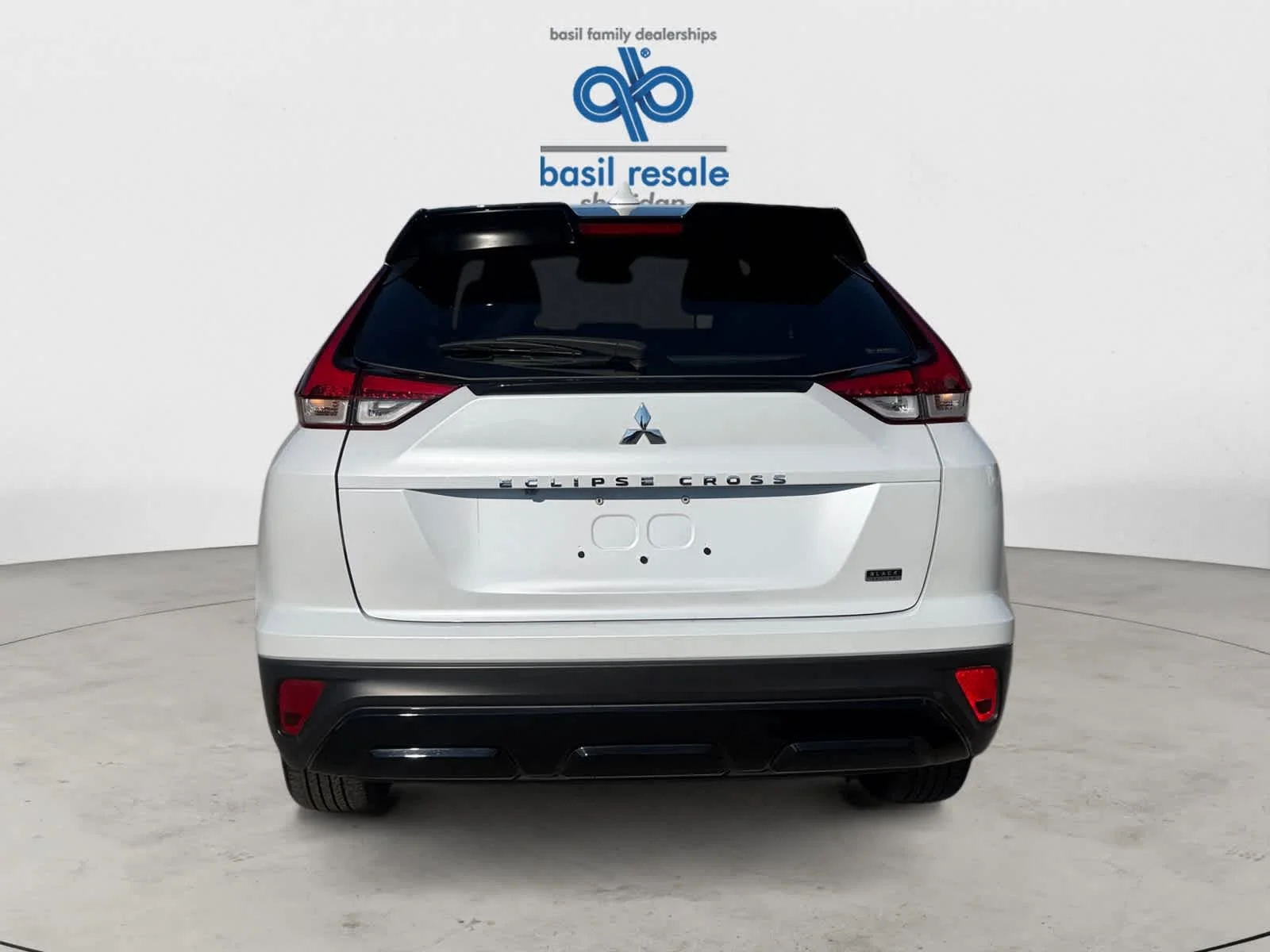 Used 2025 White Diamond Mitsubishi Black Edition image 5