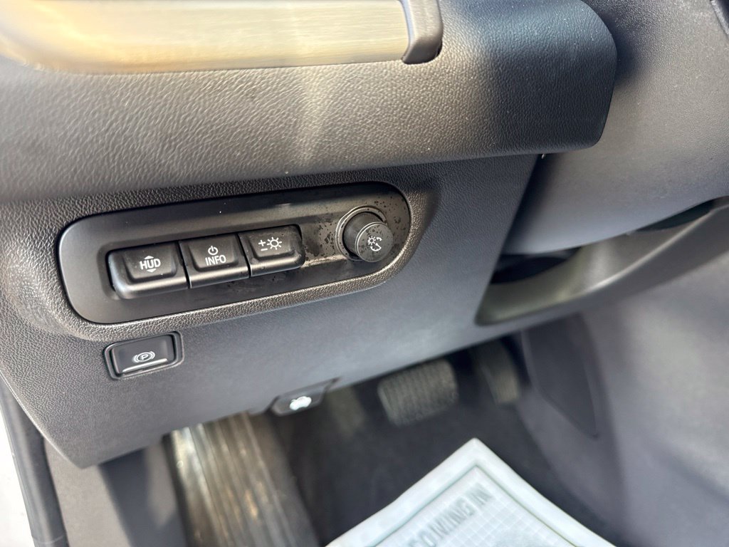 Used 2024 White GMC Denali image 22